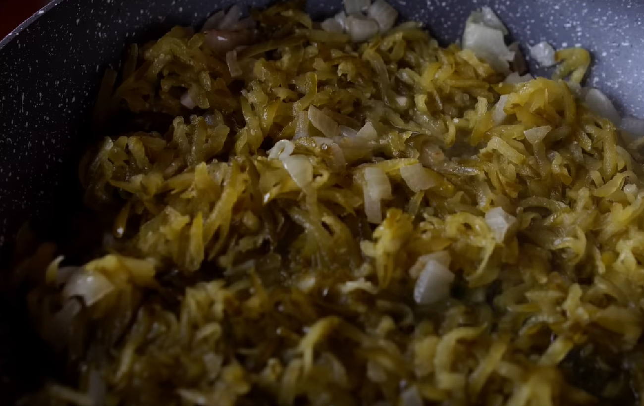 Огуречник или суп с квашеными огурцами: старинный рецепт украинского первого блюда